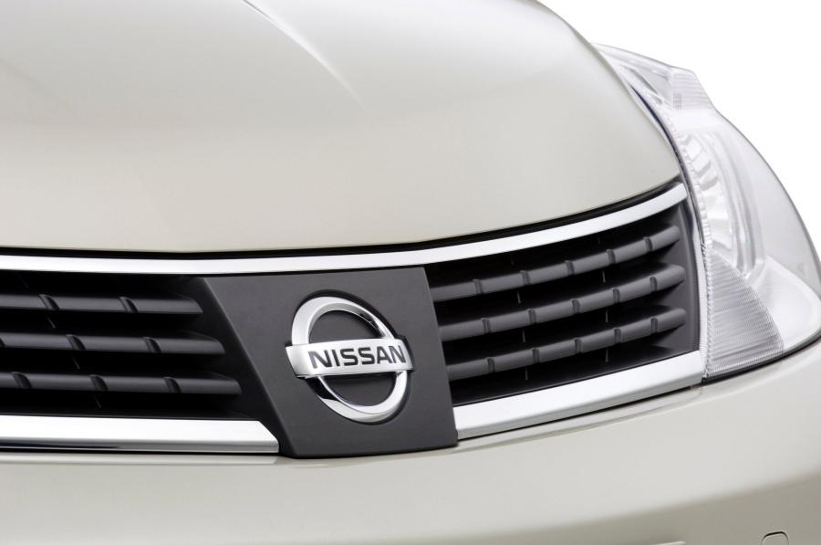  Nissan Tiida Sedan 2005 года  (фото 41 из 50)